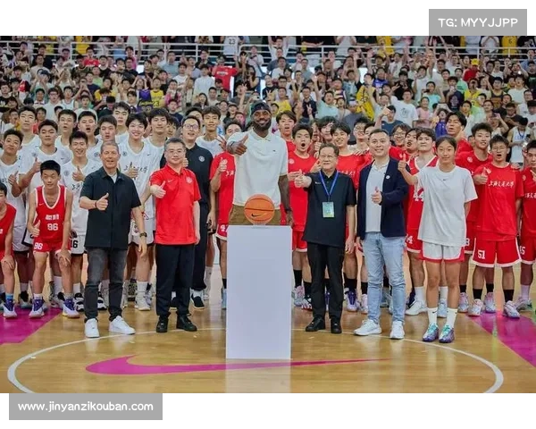 詹姆斯决定二引发热议球迷质疑其营销策略是否过度炒作